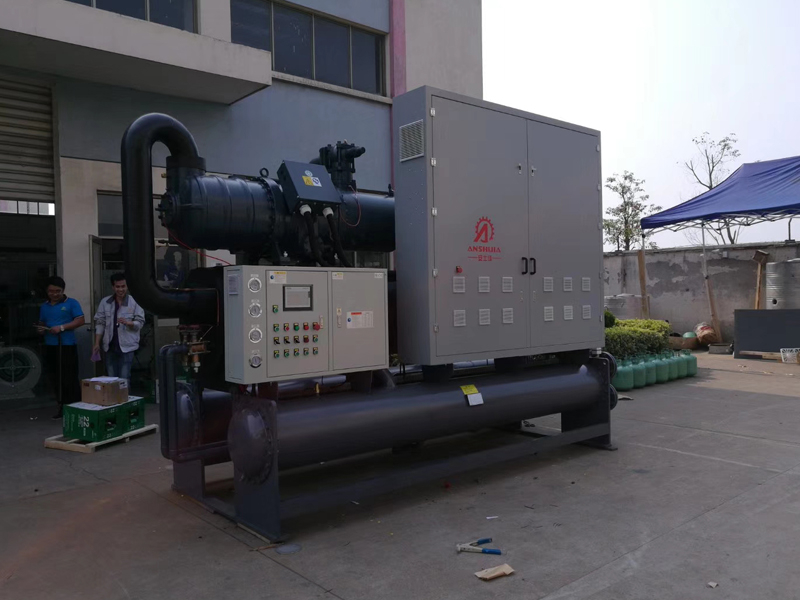 水冷螺桿式冷水機